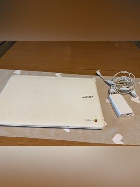 Acer Chromebook in White with Chrome logo
